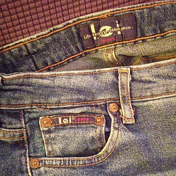 L.E.I Jeans - Picture 4 of 5